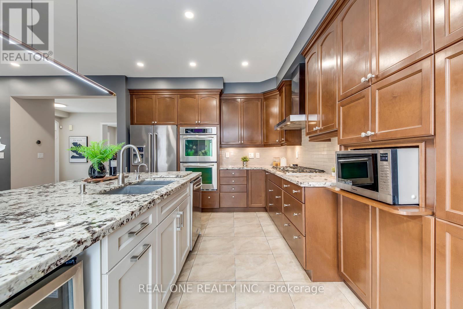 1254 Jezero Crescent, Oakville, Ontario  L6H 0B5 - Photo 13 - W12540700