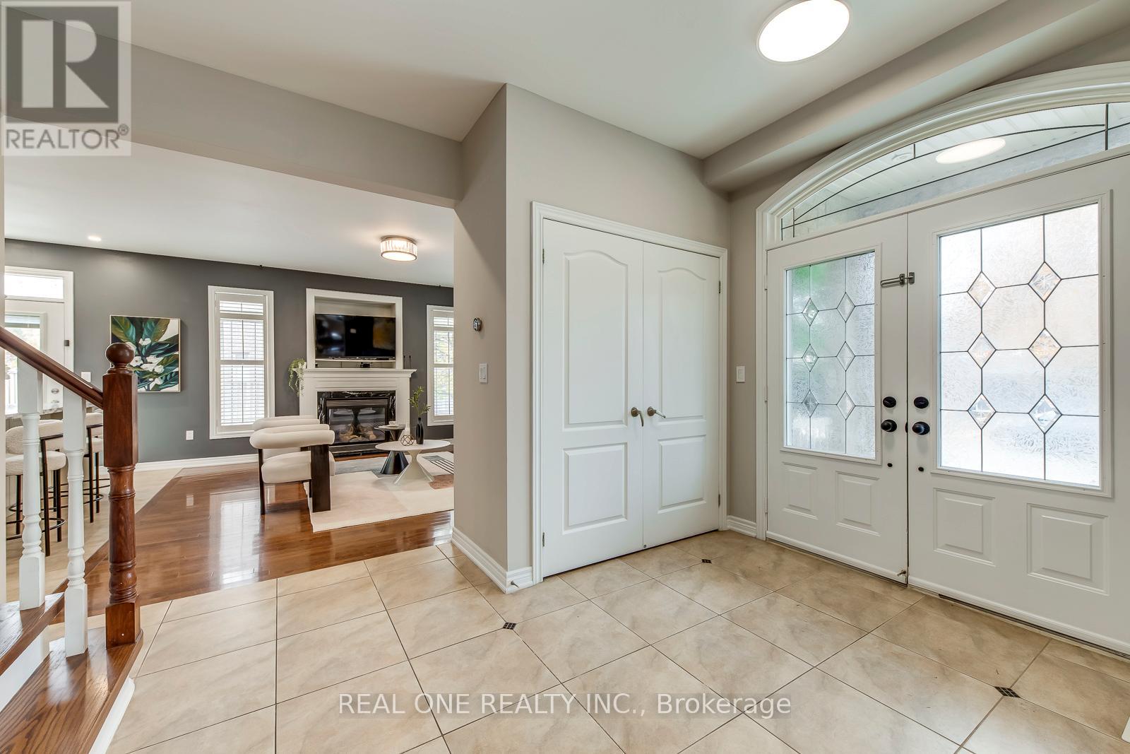 1254 Jezero Crescent, Oakville, Ontario  L6H 0B5 - Photo 5 - W12540700