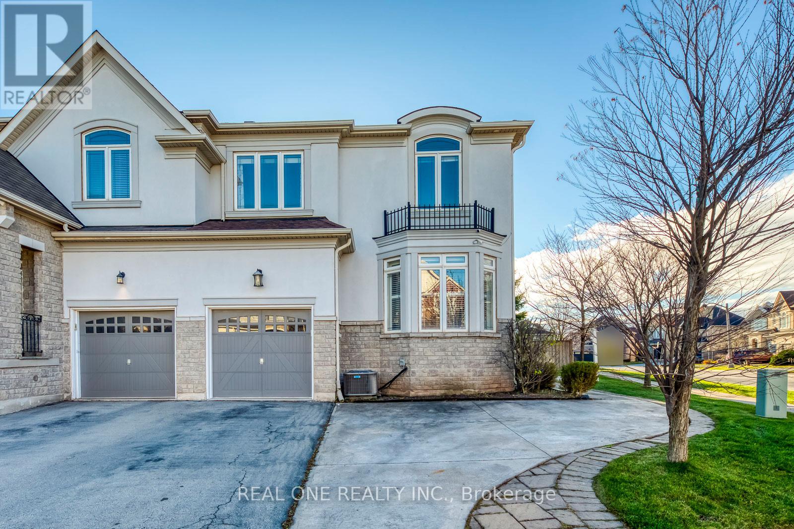 1254 Jezero Crescent, Oakville, Ontario  L6H 0B5 - Photo 2 - W12540700