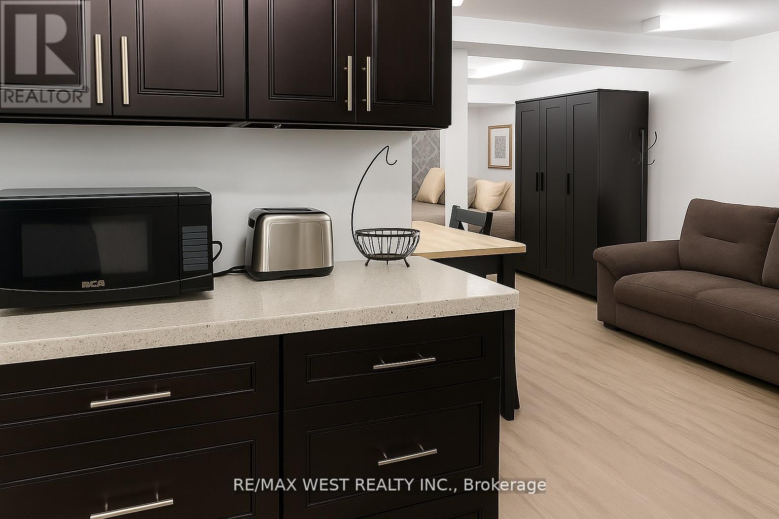 33 South Station Street, Toronto, Ontario  M9N 2B2 - Photo 9 - W12544700