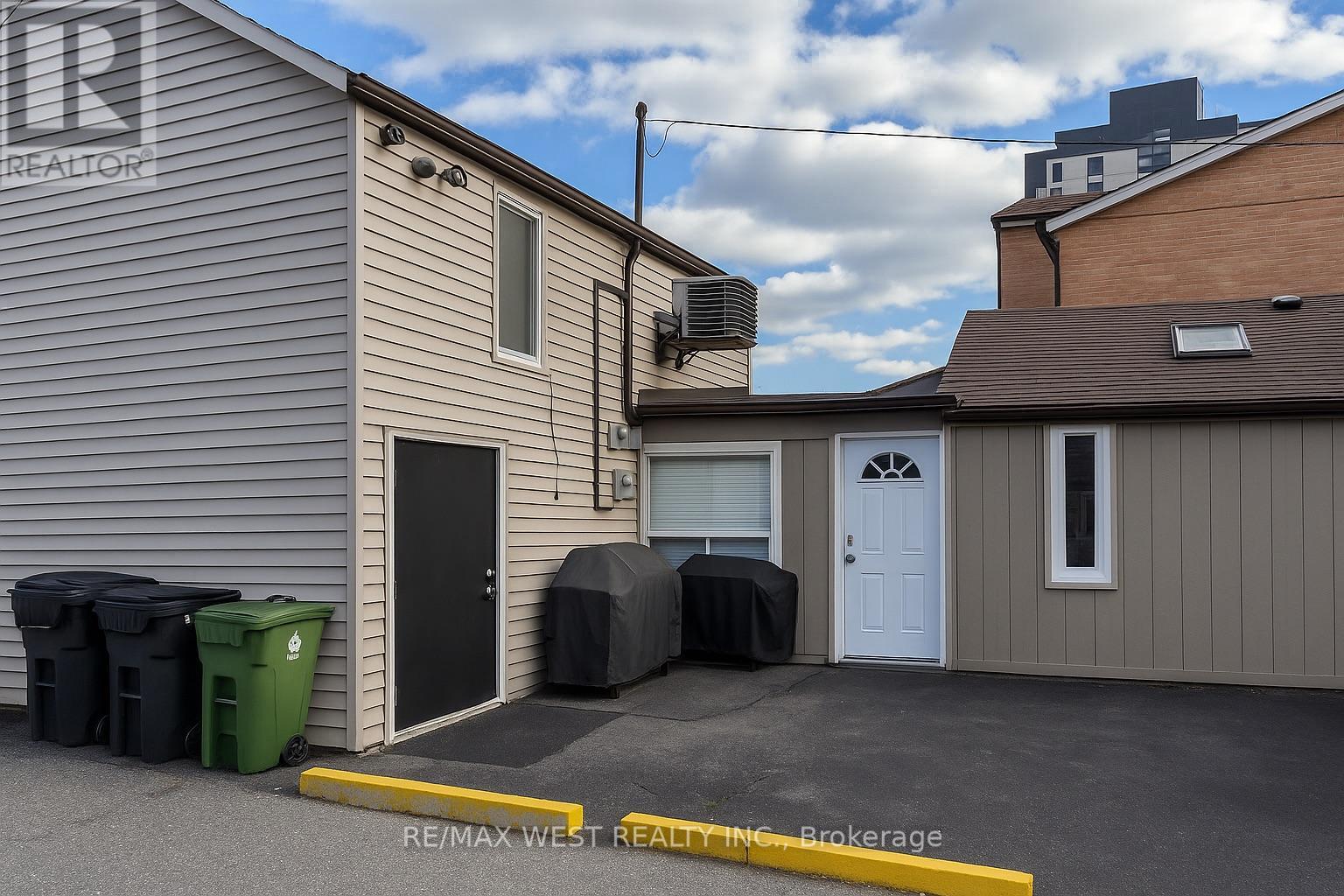 33 South Station Street, Toronto, Ontario  M9N 2B2 - Photo 4 - W12544700