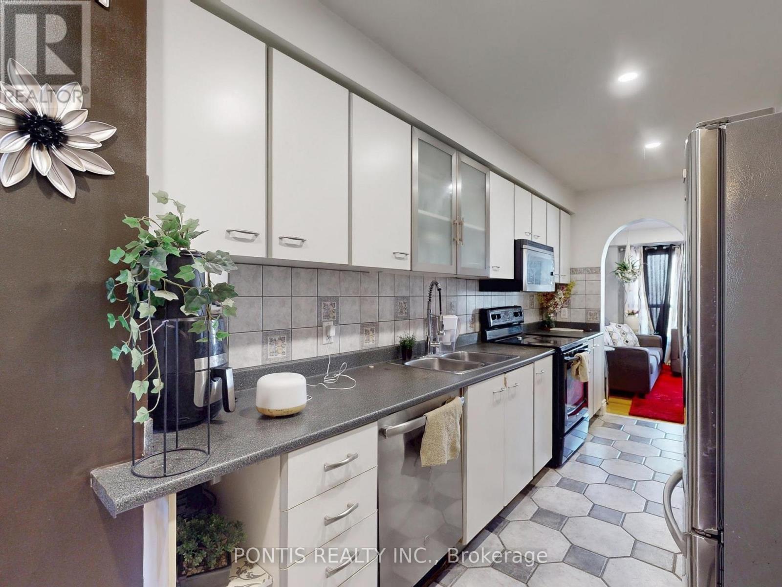 140 Cutters Crescent, Brampton, Ontario L6Y 4M2 - Photo 11 - W12552860