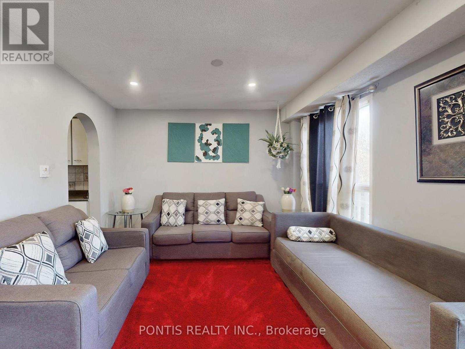 140 Cutters Crescent, Brampton, Ontario L6Y 4M2 - Photo 4 - W12552860