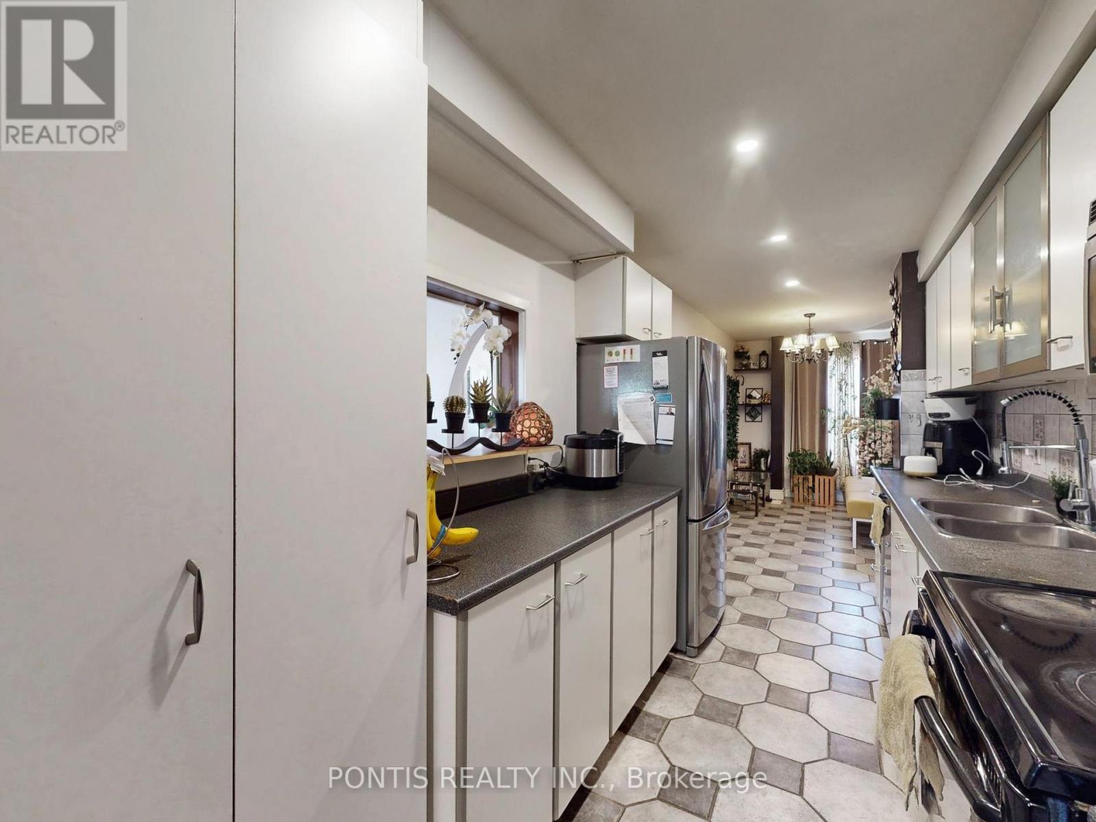 140 Cutters Crescent, Brampton, Ontario L6Y 4M2 - Photo 14 - W12552860