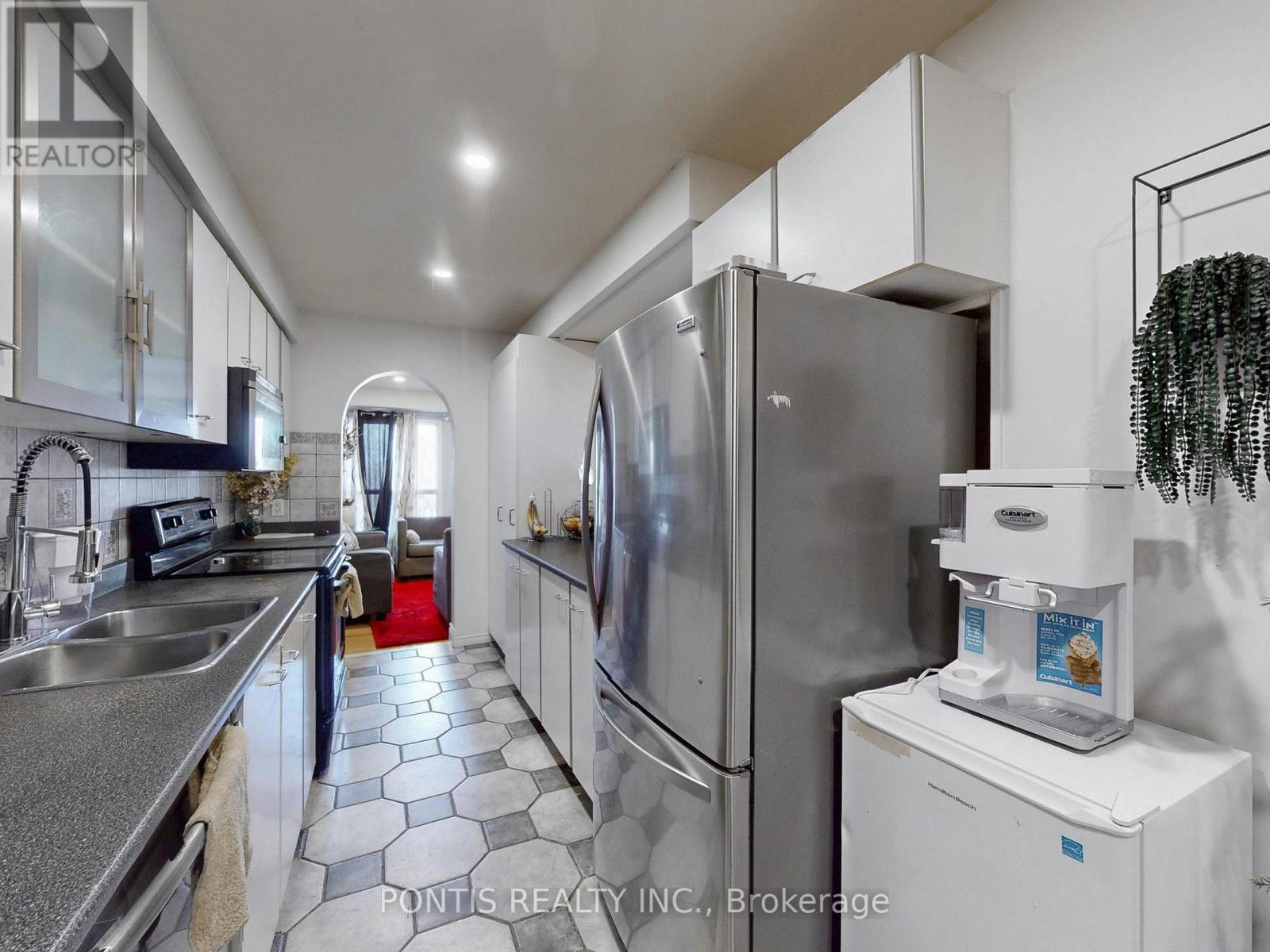 140 Cutters Crescent, Brampton, Ontario L6Y 4M2 - Photo 12 - W12552860