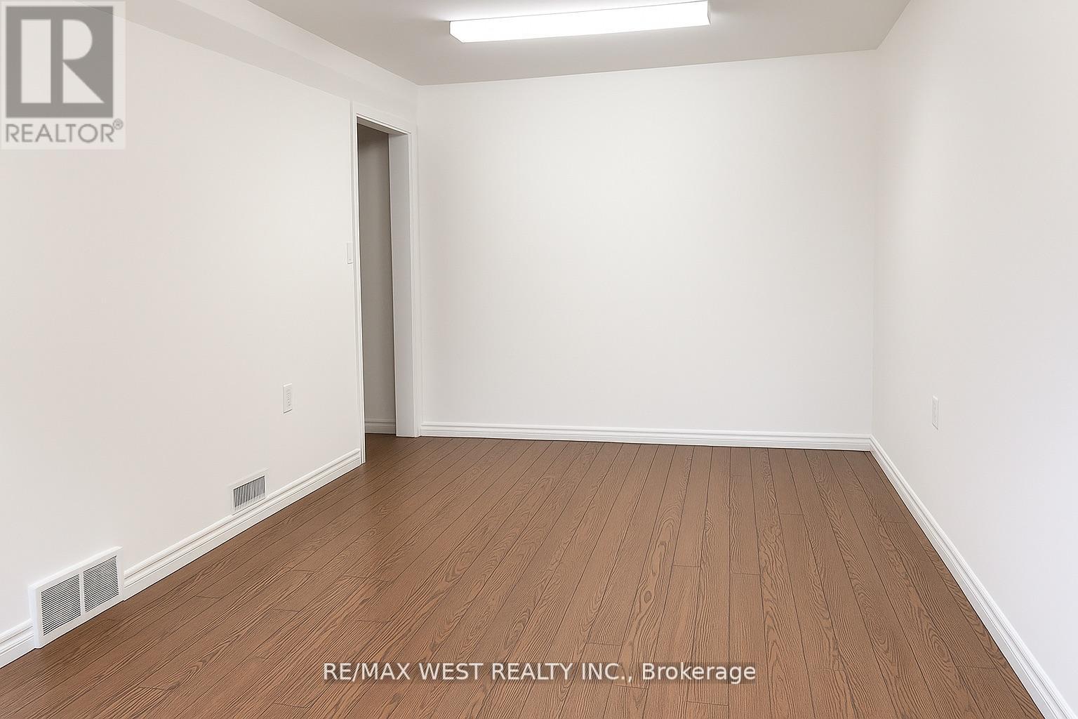 33 South Station Street, Toronto, Ontario  M9N 2B2 - Photo 11 - W12544700