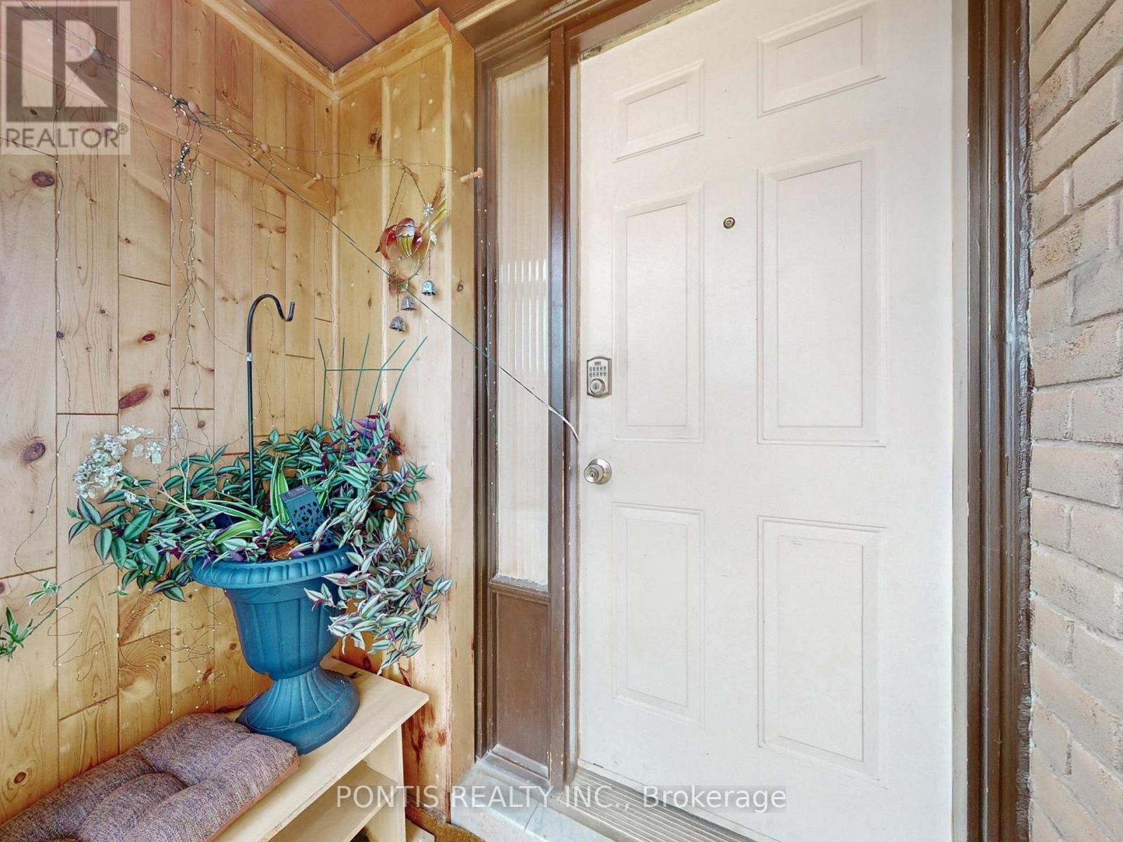 140 Cutters Crescent, Brampton, Ontario L6Y 4M2 - Photo 3 - W12552860