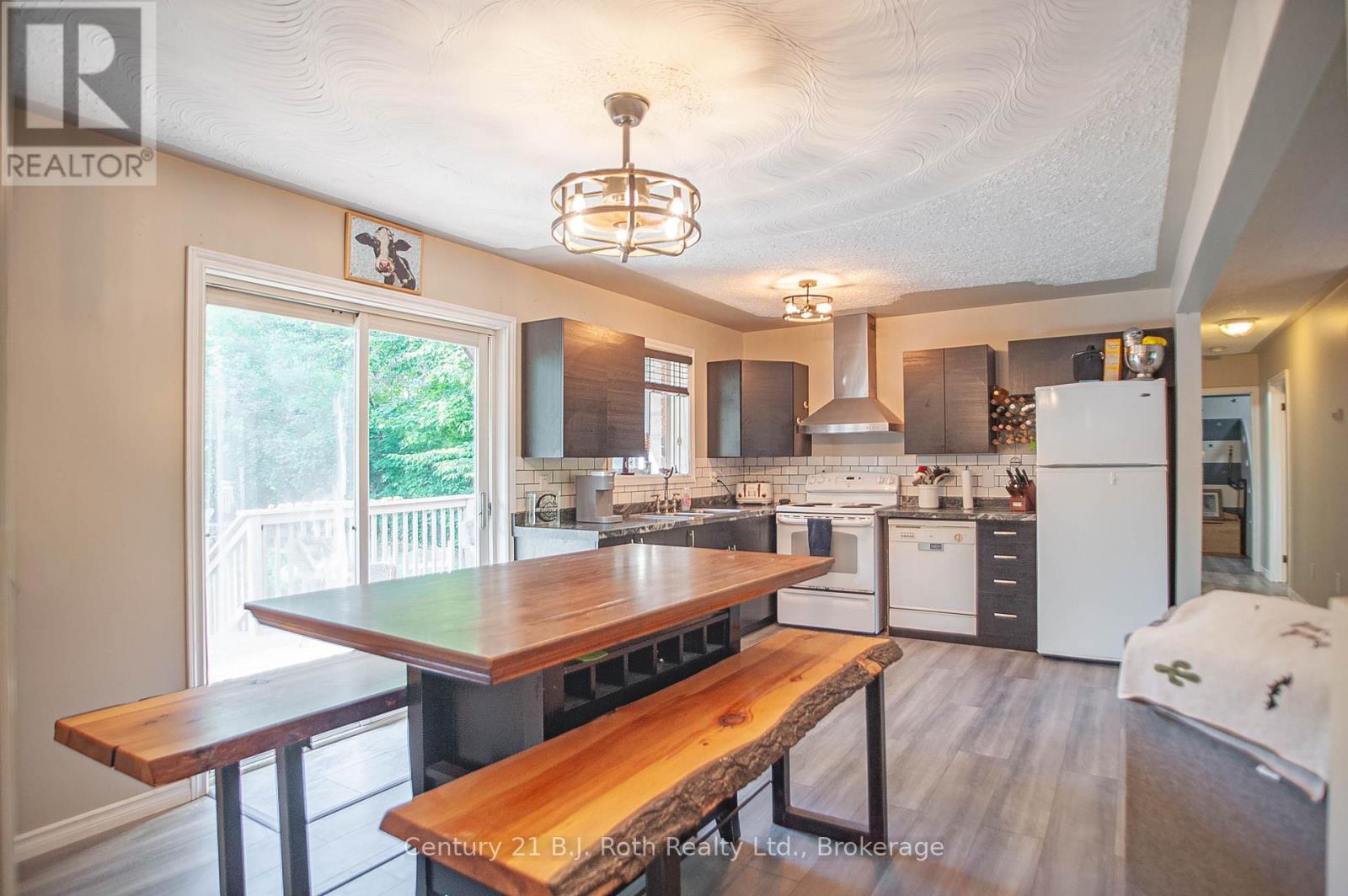 18 Mundy Avenue, Tiny, Ontario  L9M 0B5 - Photo 4 - S12401655