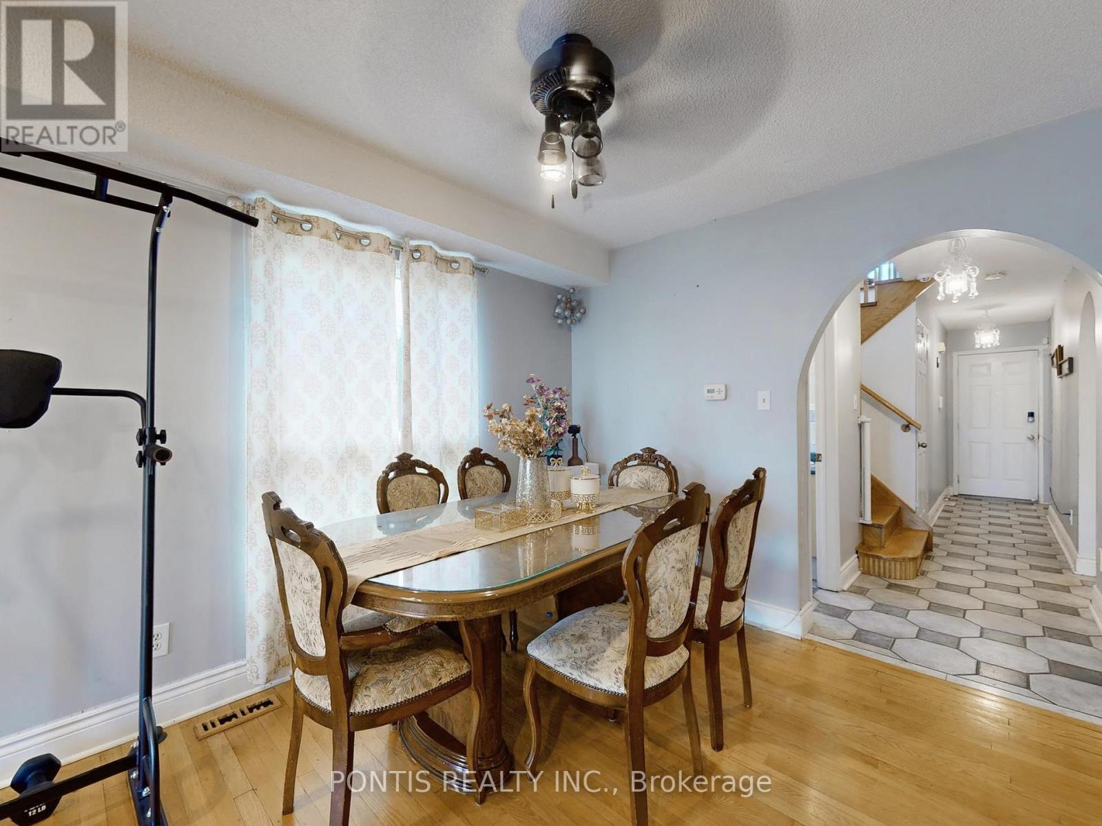 140 Cutters Crescent, Brampton, Ontario L6Y 4M2 - Photo 6 - W12552860