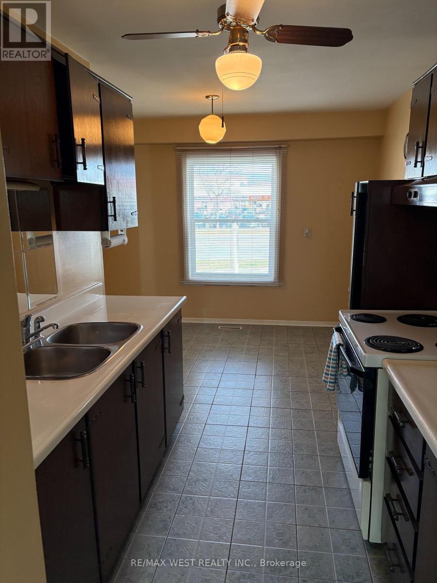 67 - 900 Central Park Drive, Brampton, Ontario L6S 3J6 - Photo 5 - W12554348