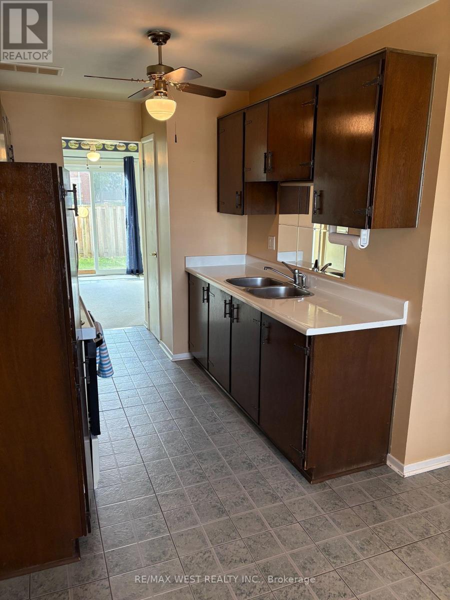 67 - 900 Central Park Drive, Brampton, Ontario L6S 3J6 - Photo 6 - W12554348