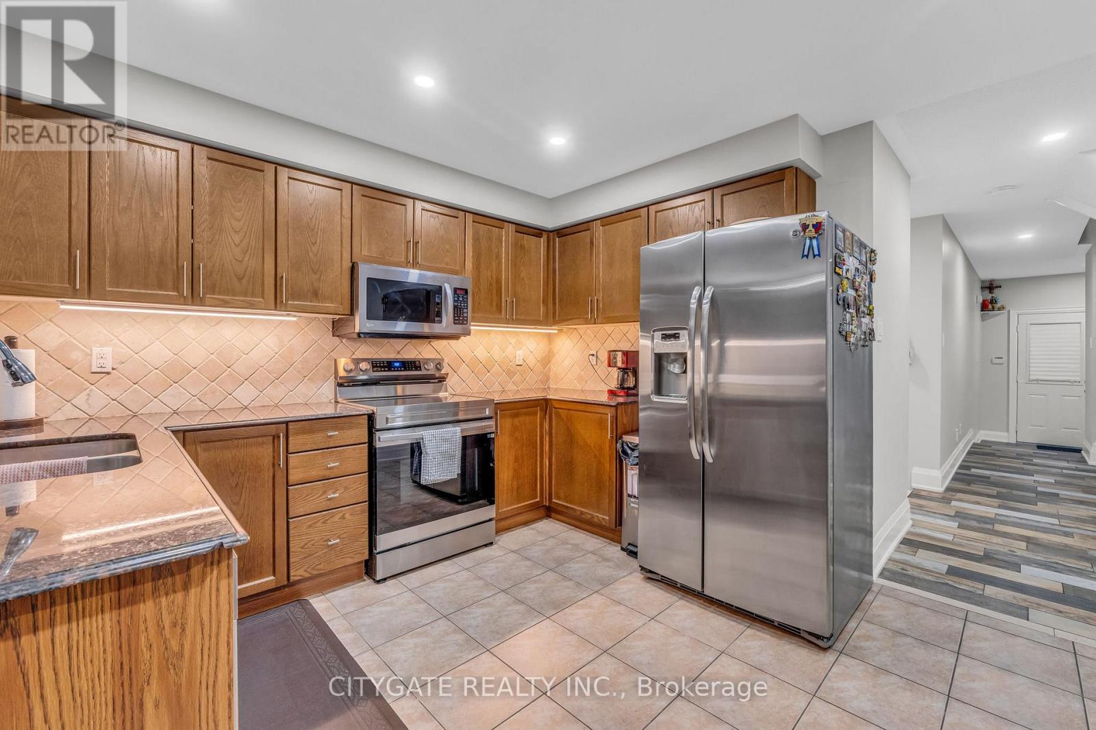 151 Spicebush Terrace, Brampton, Ontario L6X 0K6 - Photo 12 - W12555660