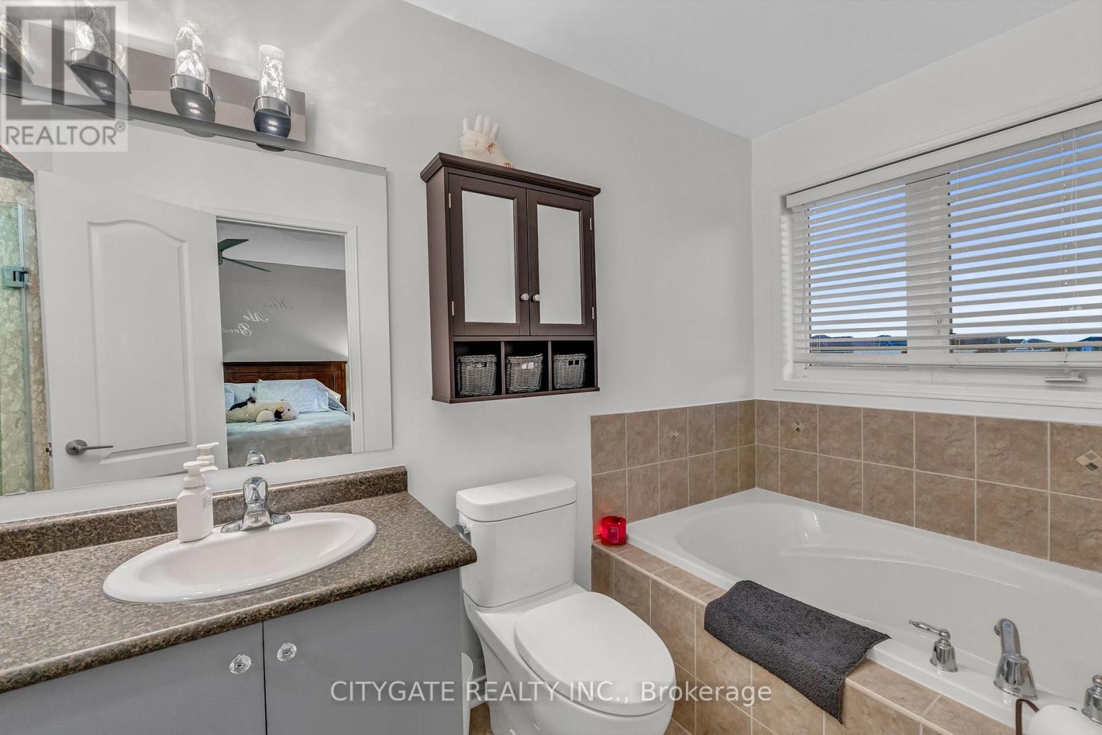 151 Spicebush Terrace, Brampton, Ontario L6X 0K6 - Photo 33 - W12555660