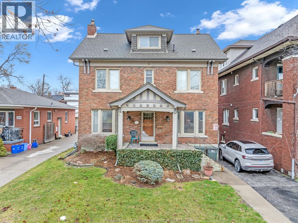 210 CALIFORNIA, Windsor, Ontario