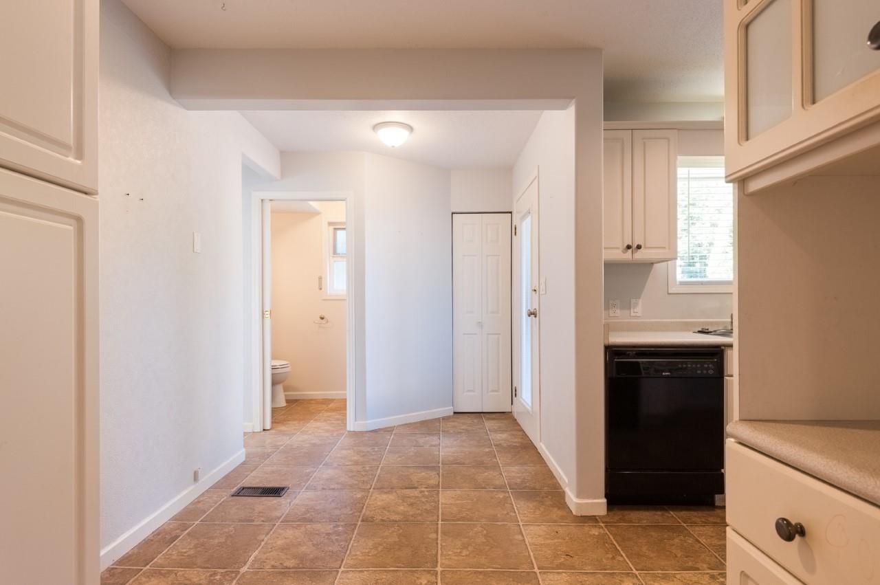 15661 Roper Avenue, White Rock, British Columbia  V4B 2G9 - Photo 4 - R3068235