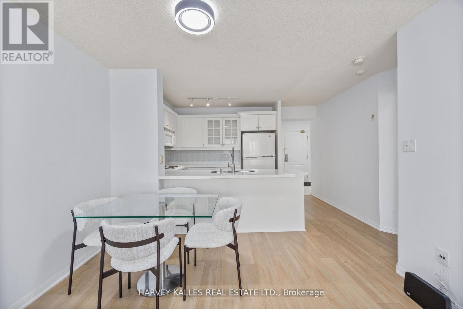 302 - 18 Wanless Avenue, Toronto, Ontario  M4N 3R9 - Photo 6 - C12555842