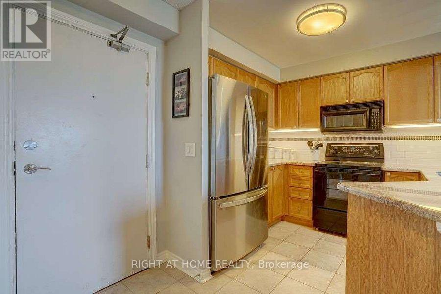 702 - 1030 Sheppard Avenue W, Toronto, Ontario  M3H 6C1 - Photo 14 - C12555850