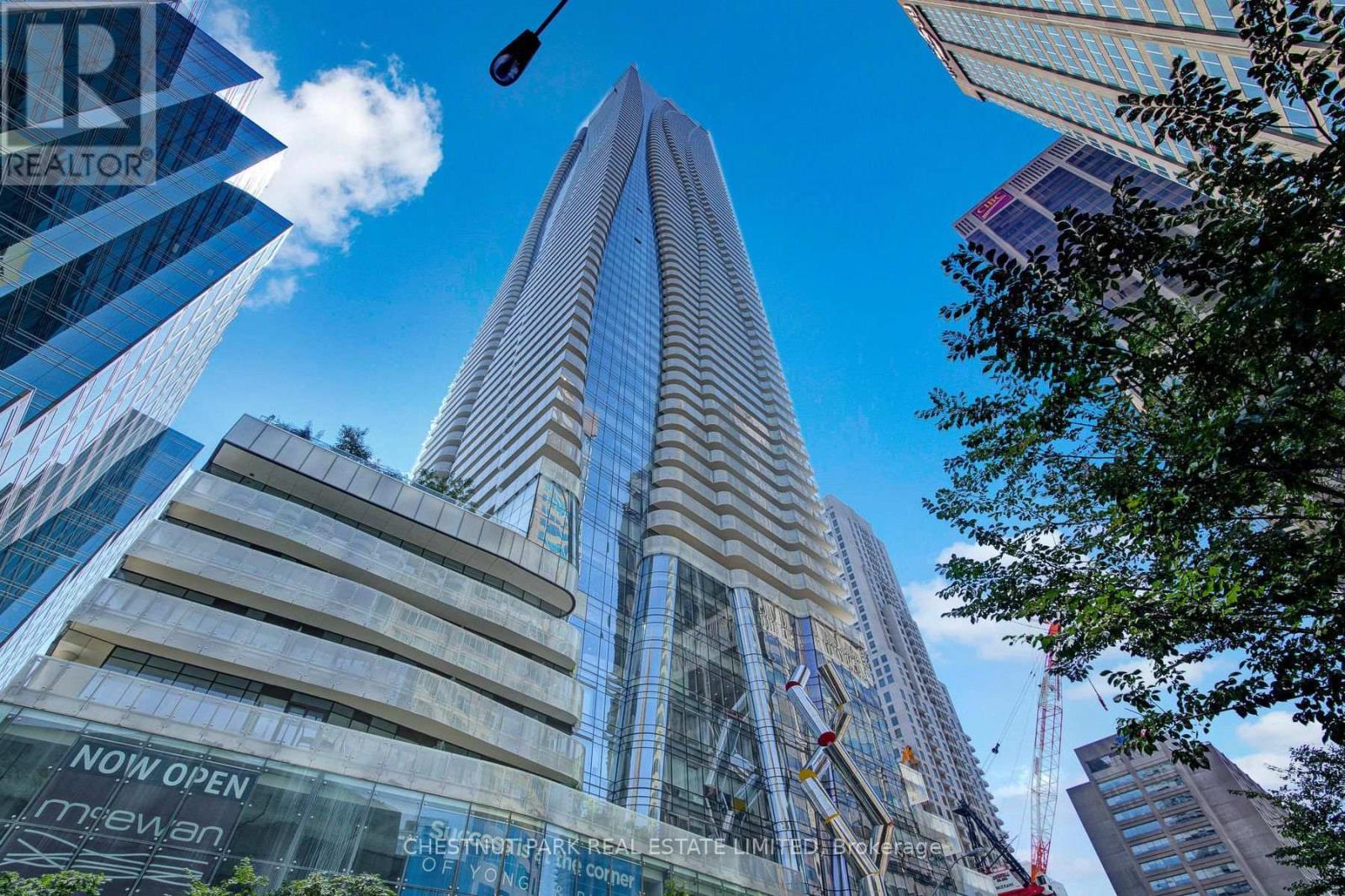 511 - 1 Bloor Street E, Toronto, Ontario  M4W 1A9 - Photo 1 - C12555880