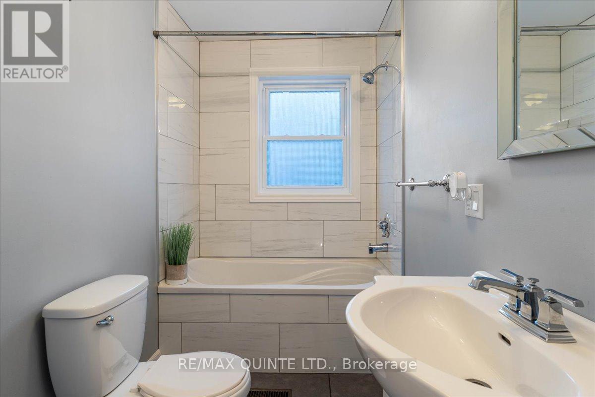 100 Whites Road, Quinte West, Ontario  K8V 5P5 - Photo 19 - X12556066