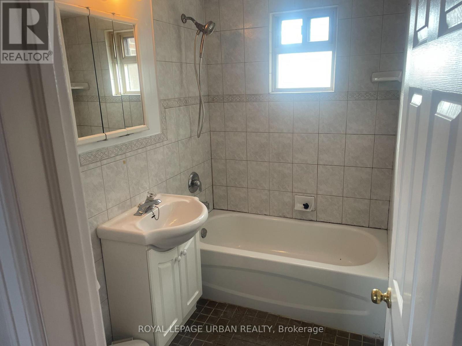 2 - 362 O'connor Drive, Toronto, Ontario  M4J 2V4 - Photo 19 - E12555836