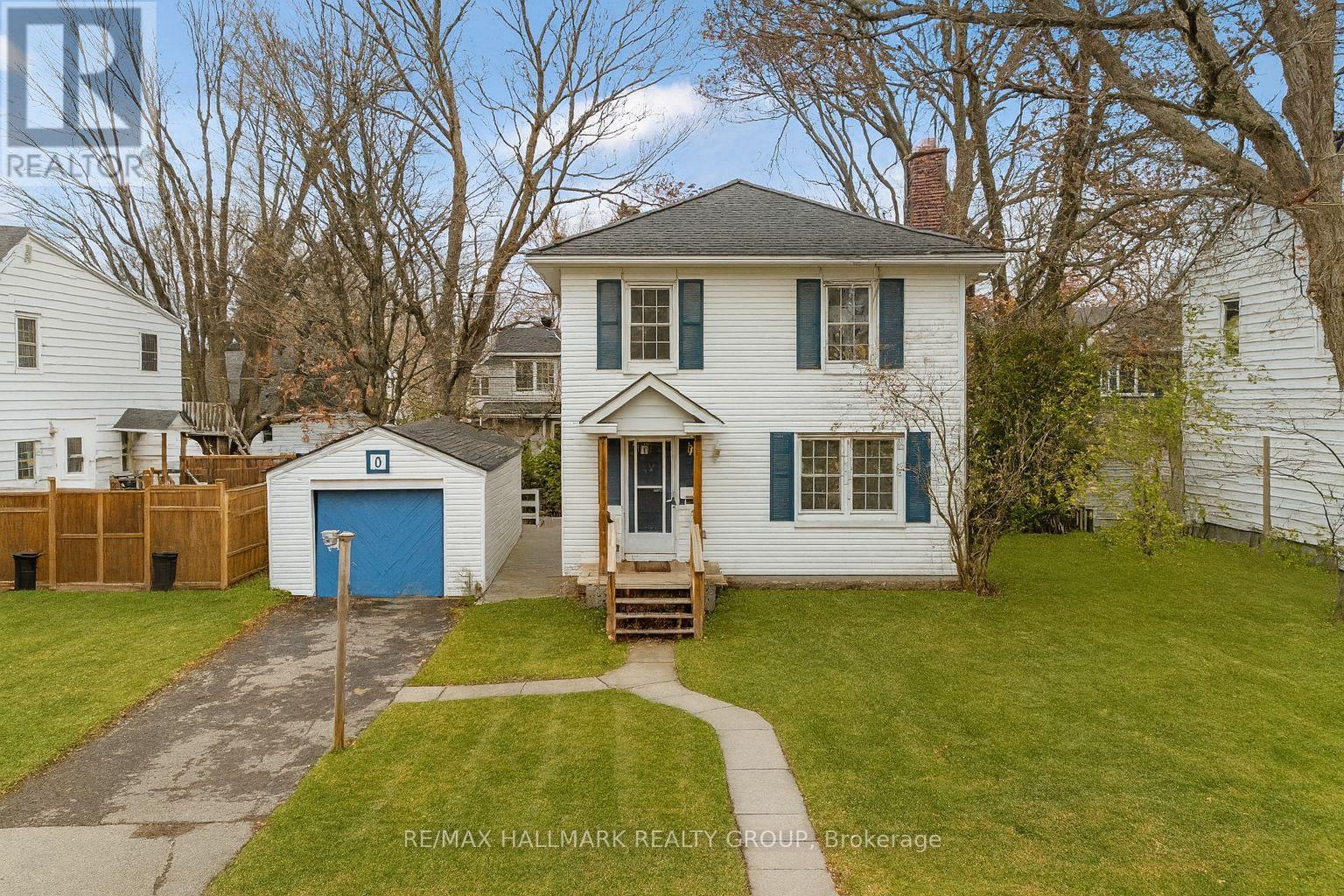 9 BEDFORD CRESCENT, Ottawa, Ontario
