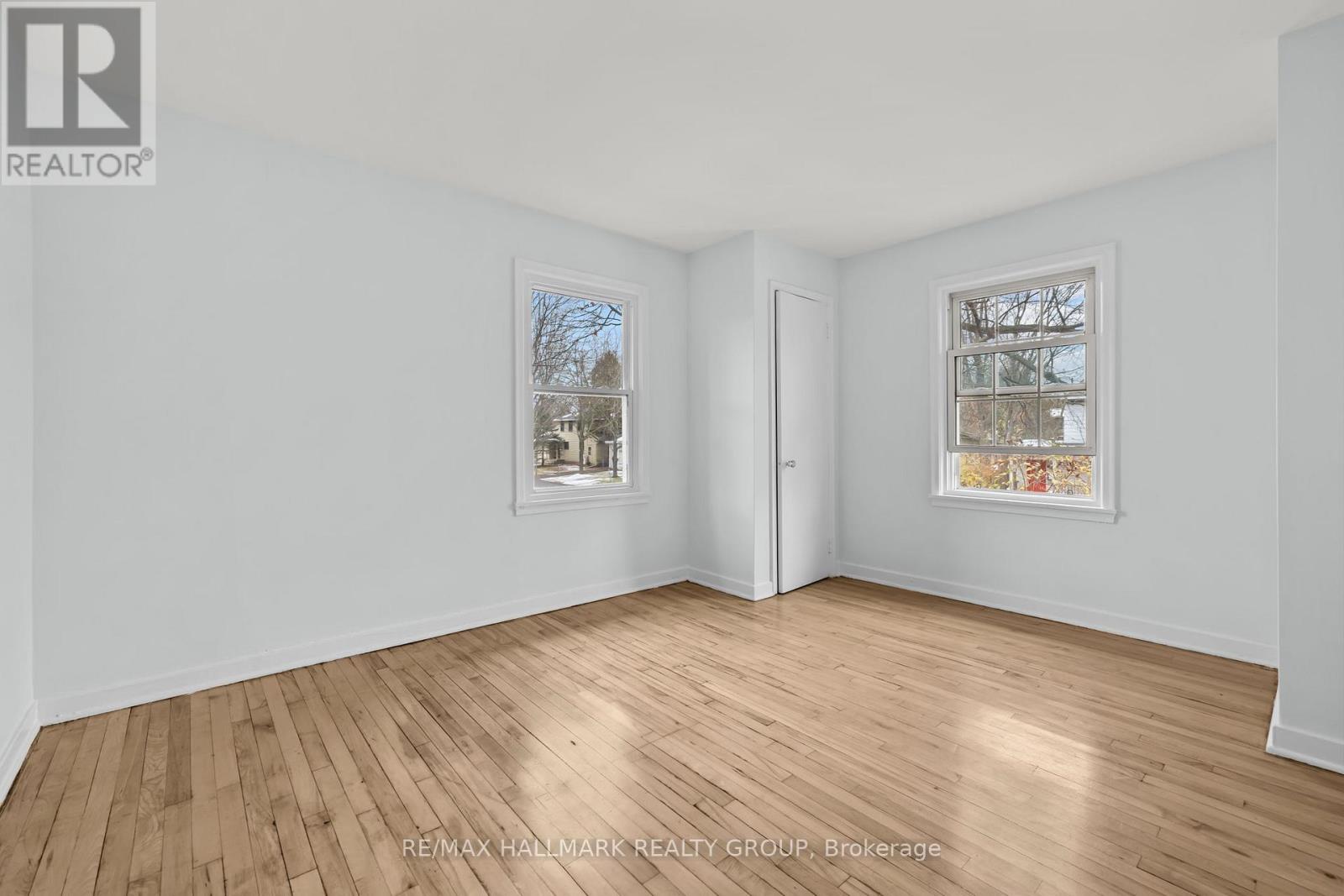 9 Bedford Crescent, Ottawa, Ontario  K1K 0E3 - Photo 13 - X12556026