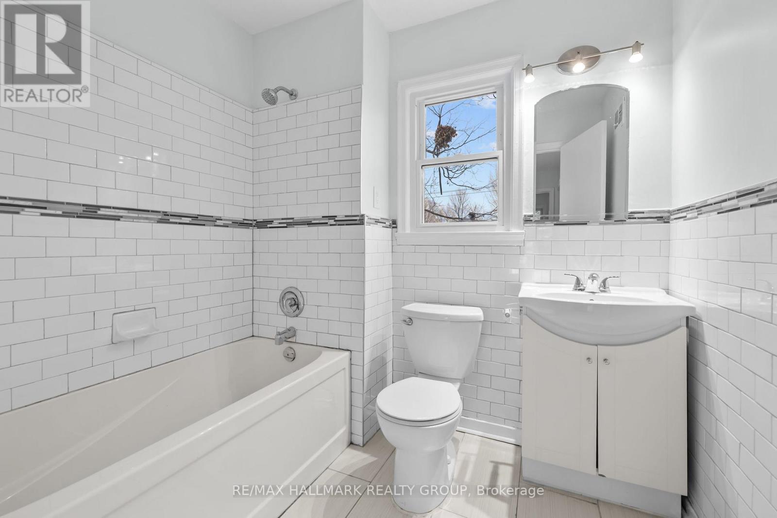 9 Bedford Crescent, Ottawa, Ontario  K1K 0E3 - Photo 15 - X12556026