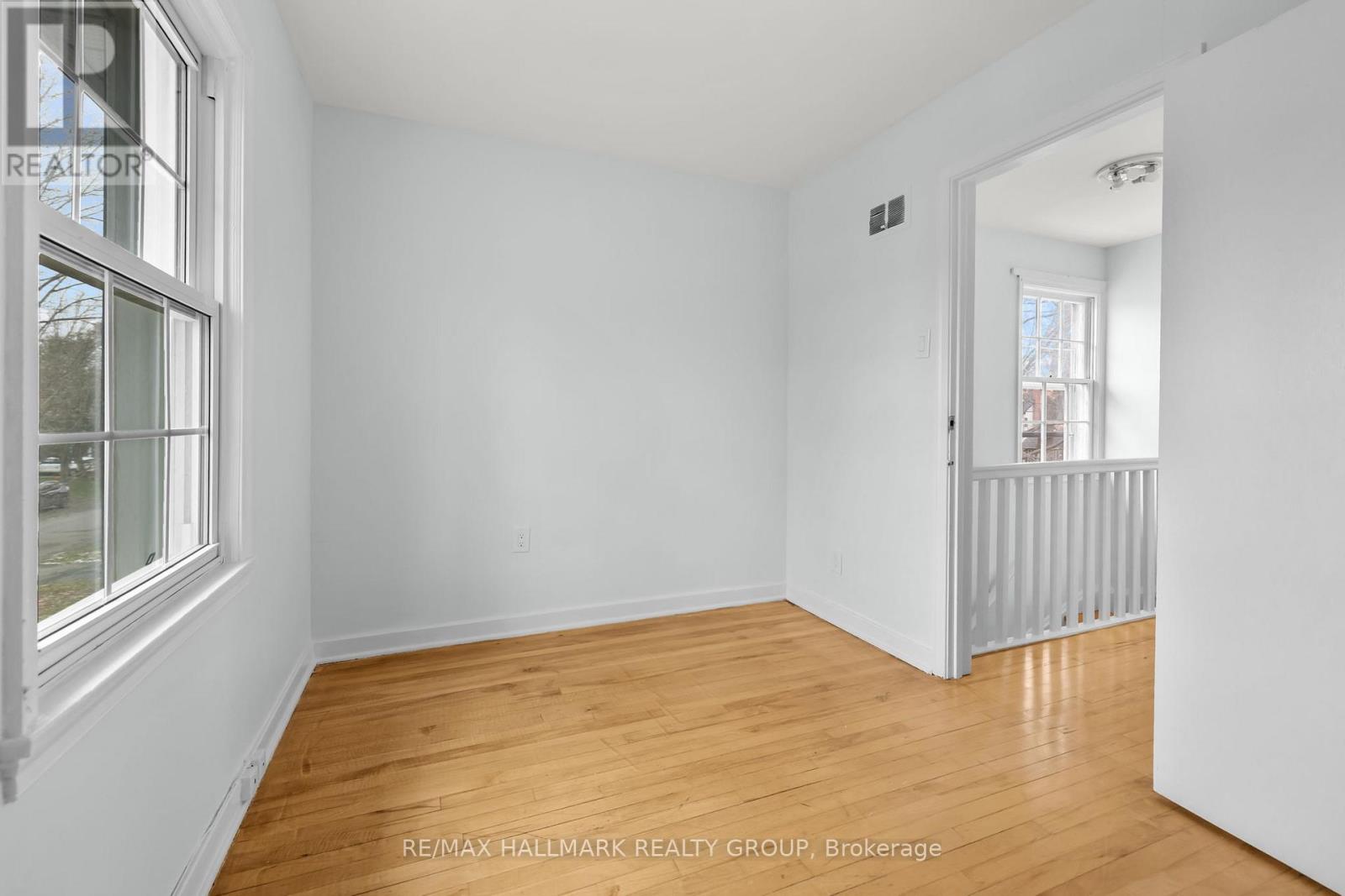 9 Bedford Crescent, Ottawa, Ontario  K1K 0E3 - Photo 18 - X12556026