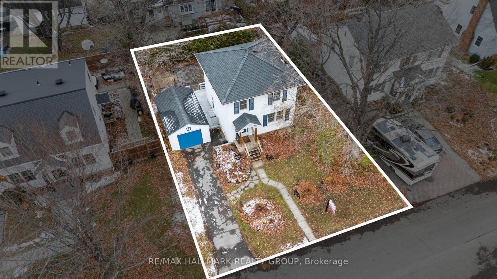 9 Bedford Crescent, Ottawa, Ontario  K1K 0E3 - Photo 2 - X12556026