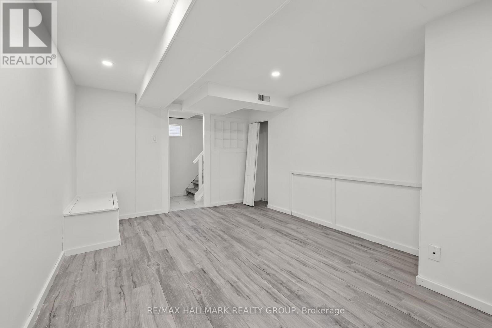 9 Bedford Crescent, Ottawa, Ontario  K1K 0E3 - Photo 21 - X12556026