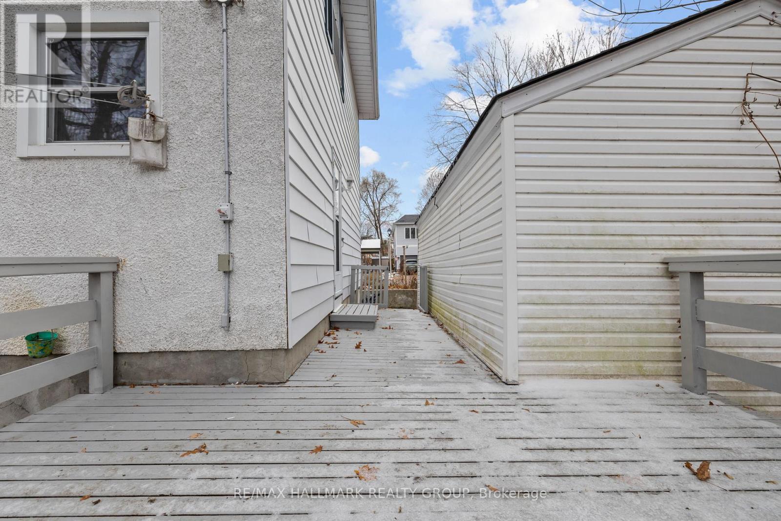 9 Bedford Crescent, Ottawa, Ontario  K1K 0E3 - Photo 24 - X12556026