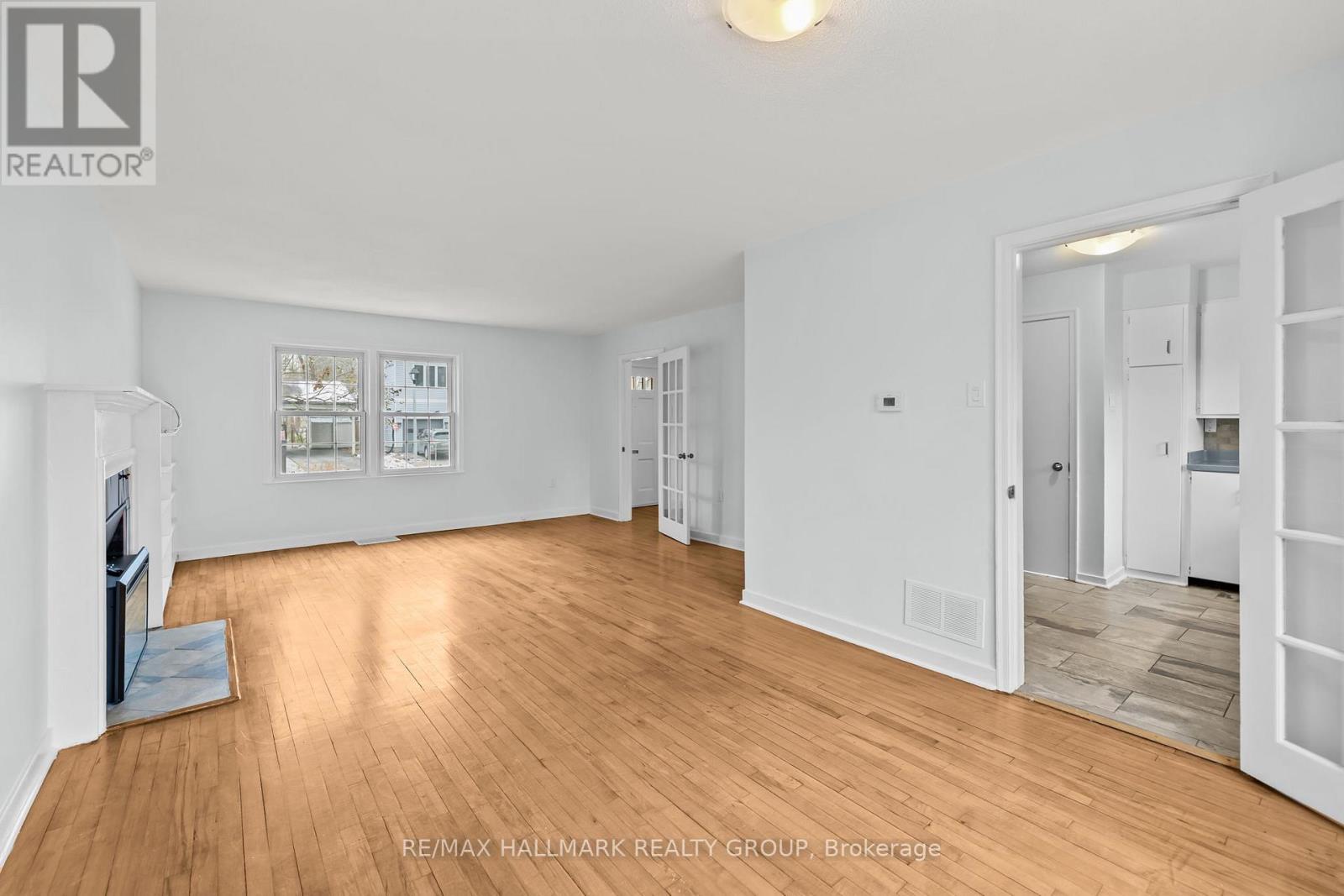 9 Bedford Crescent, Ottawa, Ontario  K1K 0E3 - Photo 8 - X12556026