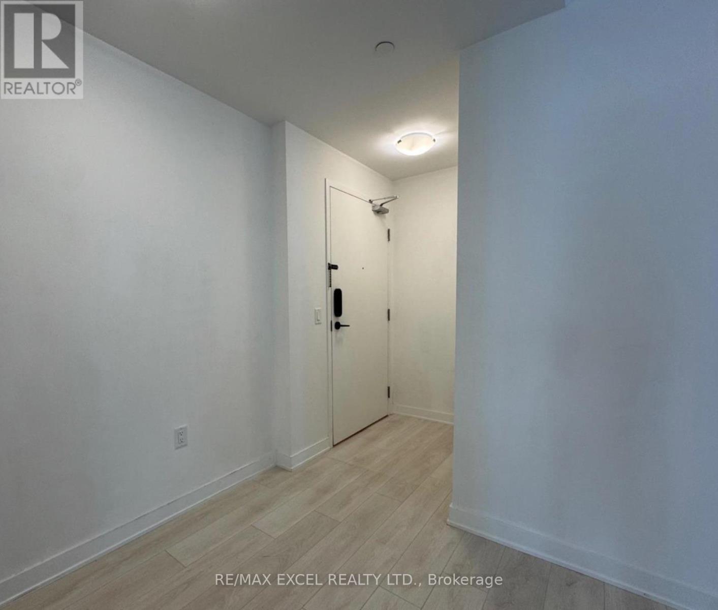 1204 - 95 Oneida Crescent, Richmond Hill, Ontario  L4B 0H5 - Photo 2 - N12555860