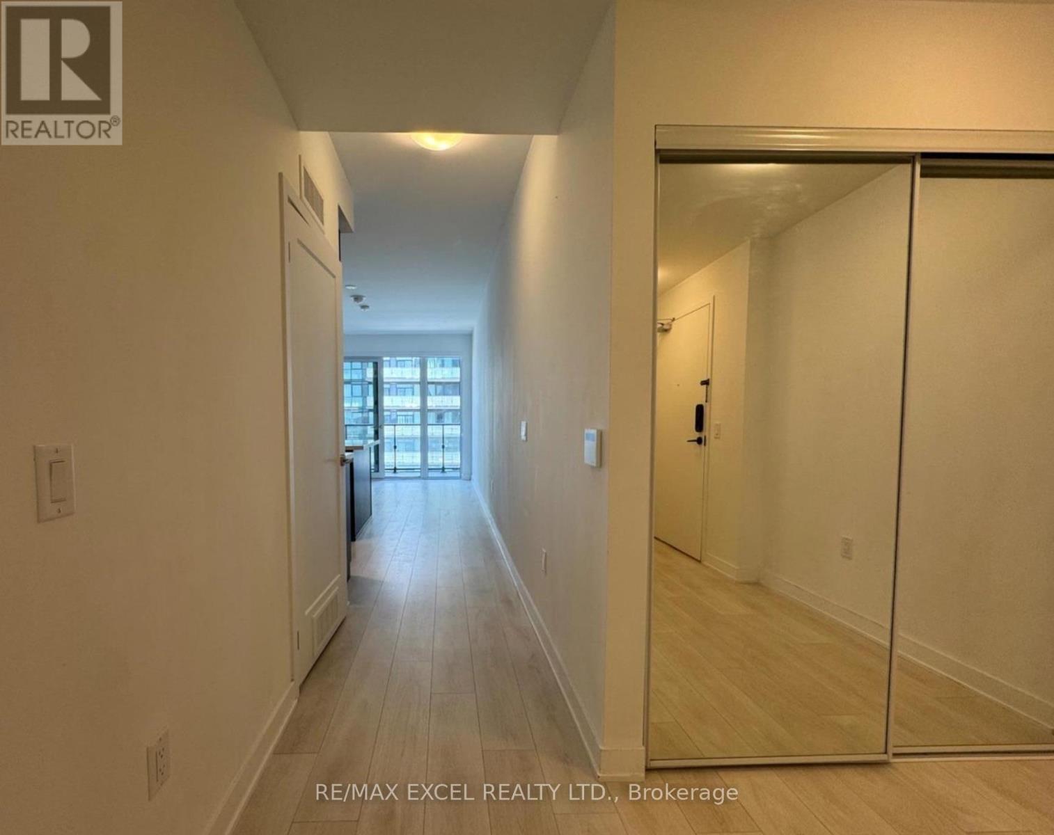 1204 - 95 Oneida Crescent, Richmond Hill, Ontario  L4B 0H5 - Photo 3 - N12555860