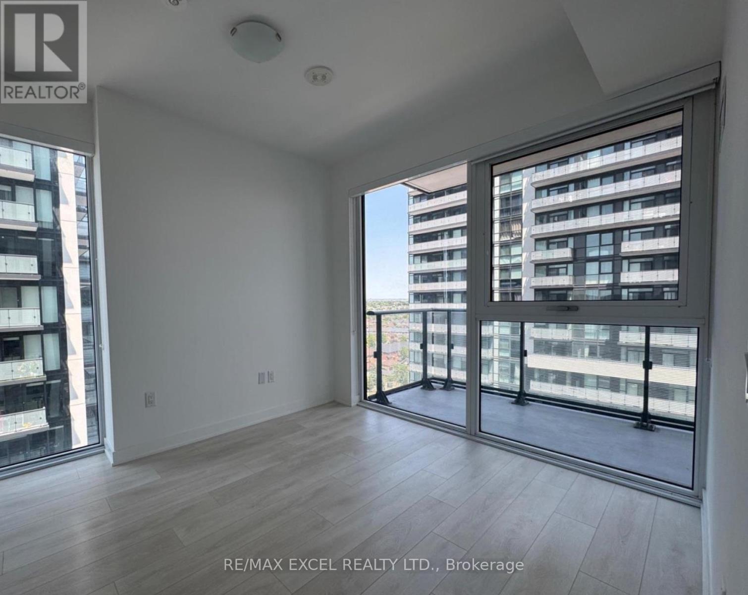 1204 - 95 Oneida Crescent, Richmond Hill, Ontario  L4B 0H5 - Photo 8 - N12555860