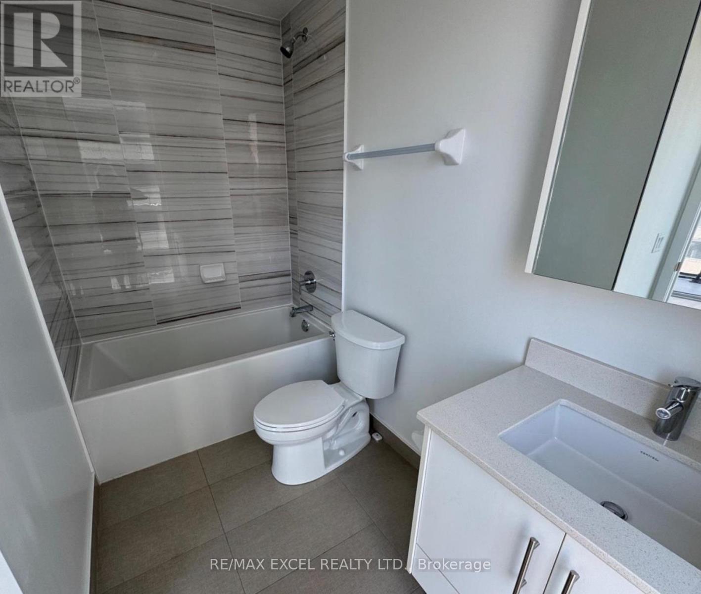 1204 - 95 Oneida Crescent, Richmond Hill, Ontario  L4B 0H5 - Photo 9 - N12555860