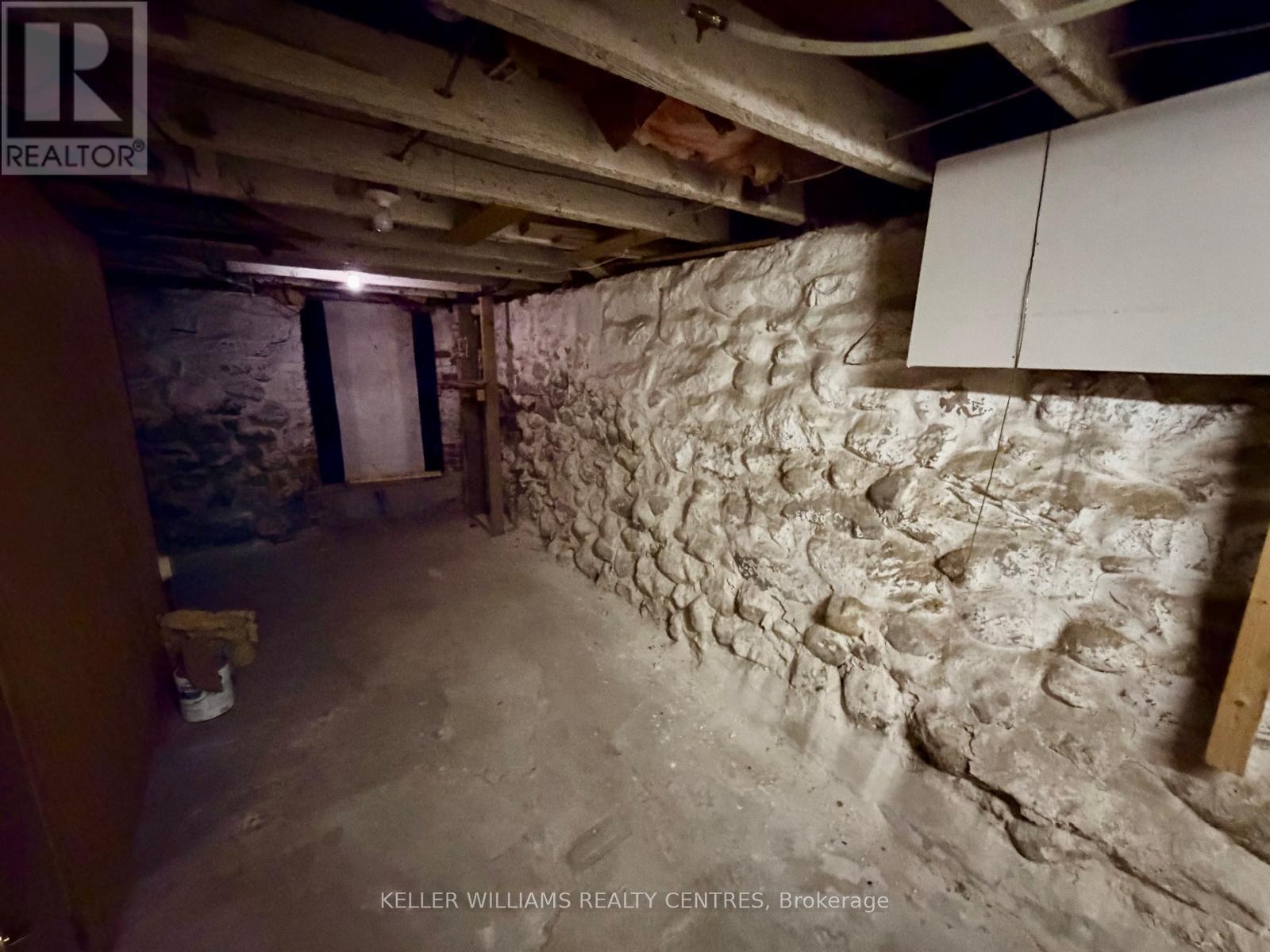 Unit B - 1 Simcoe Street, Penetanguishene, Ontario  L9M 1V2 - Photo 10 - S12555844