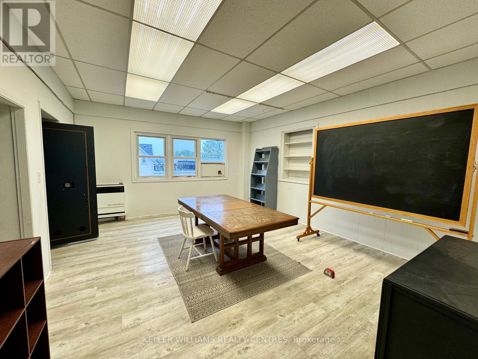 Unit B - 1 Simcoe Street, Penetanguishene, Ontario  L9M 1V2 - Photo 5 - S12555844