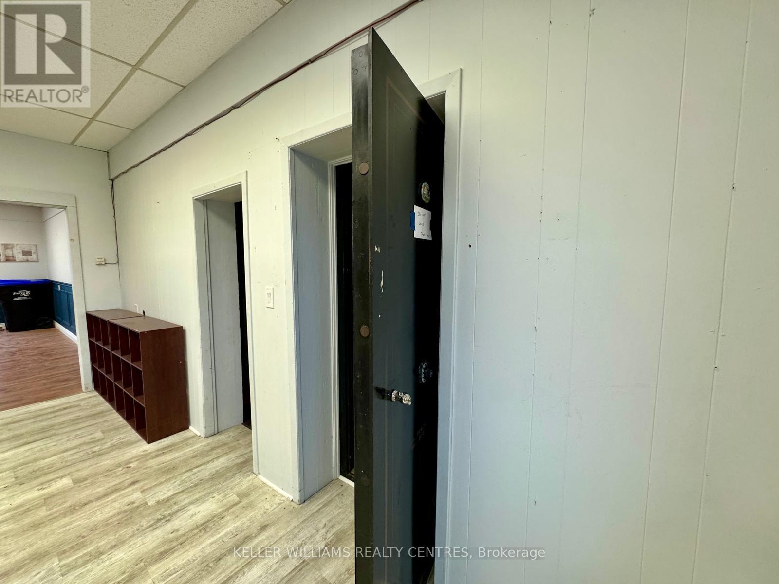 Unit B - 1 Simcoe Street, Penetanguishene, Ontario  L9M 1V2 - Photo 6 - S12555844