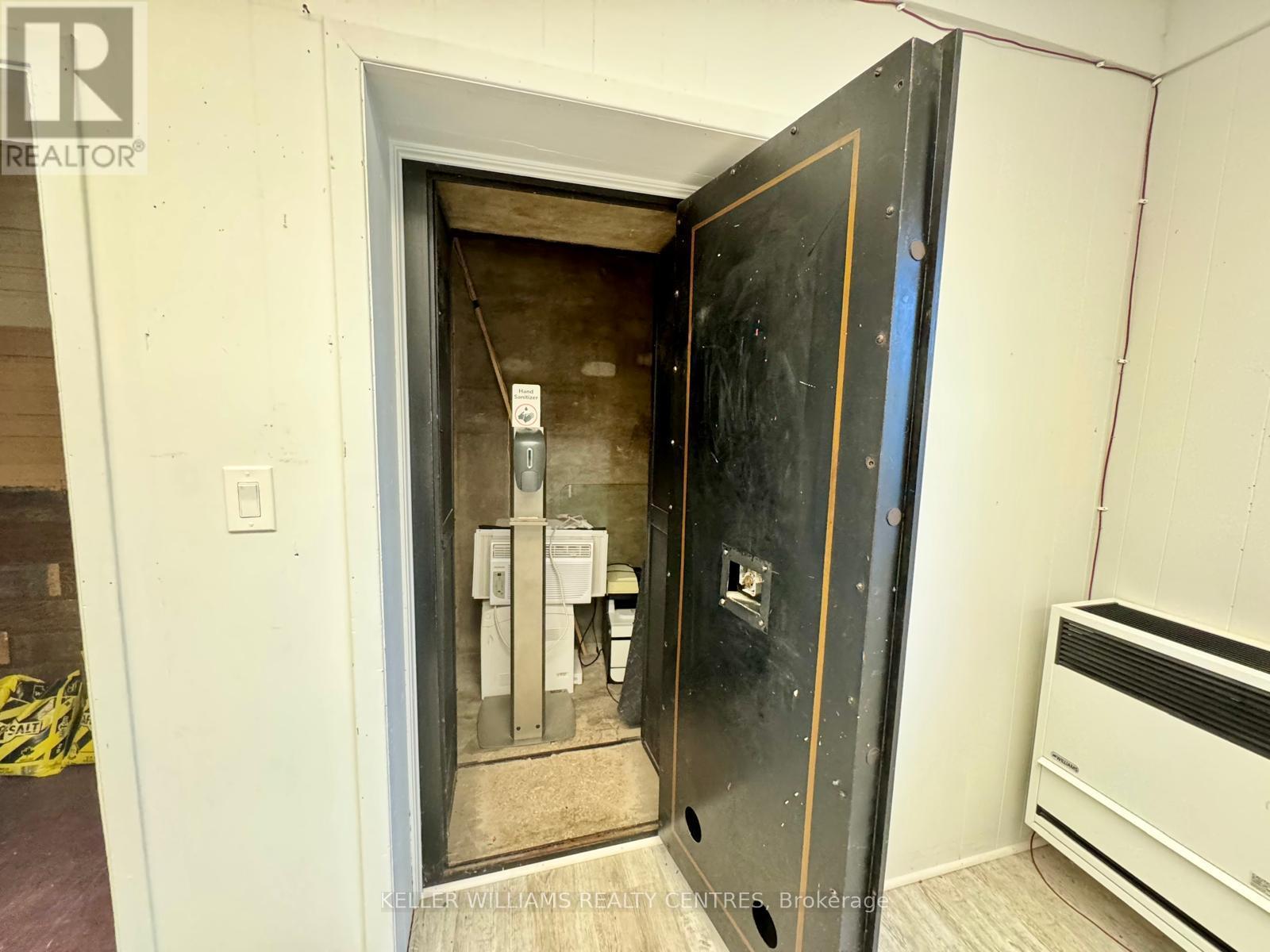 Unit B - 1 Simcoe Street, Penetanguishene, Ontario  L9M 1V2 - Photo 7 - S12555844