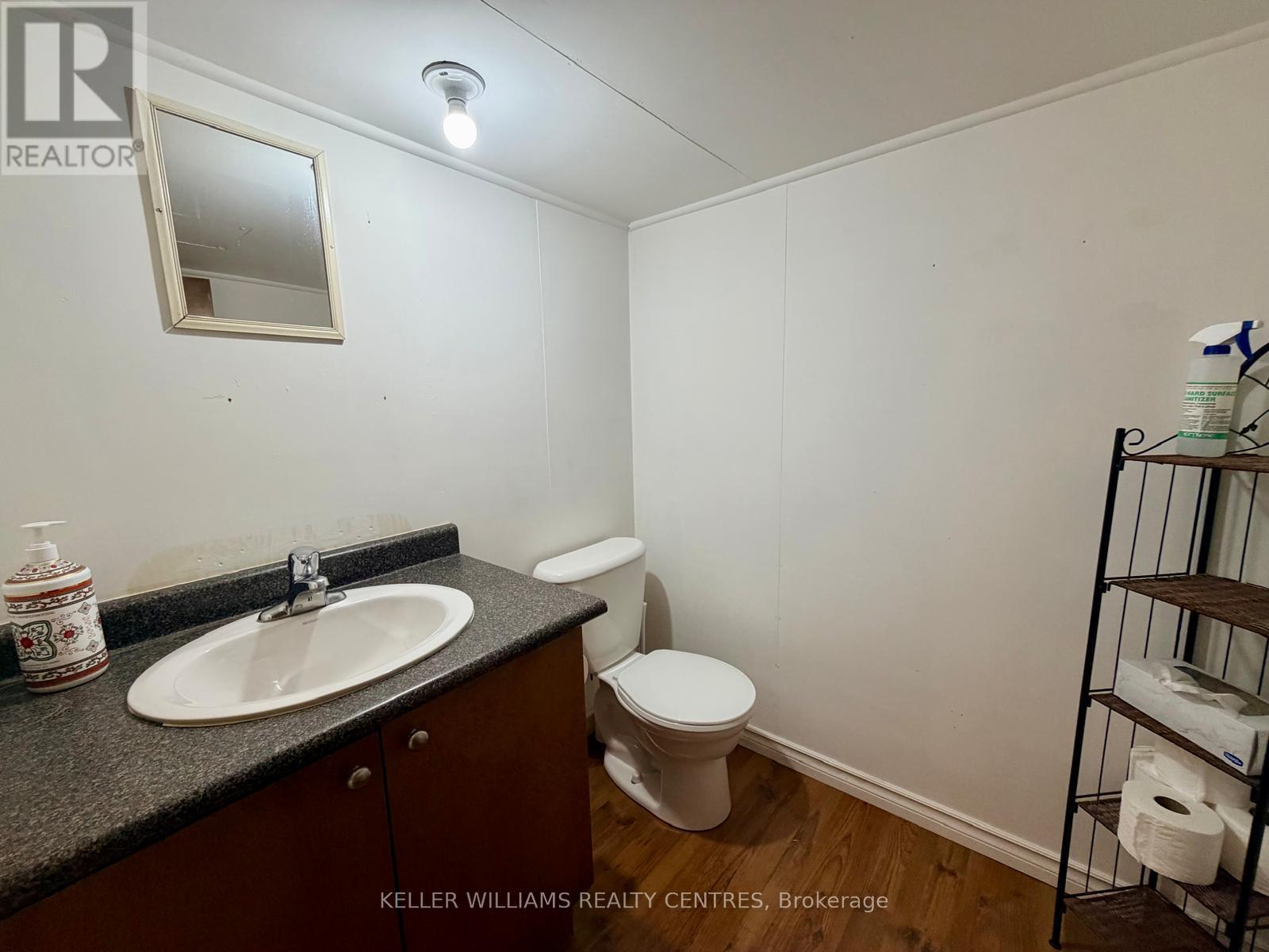 Unit B - 1 Simcoe Street, Penetanguishene, Ontario  L9M 1V2 - Photo 9 - S12555844