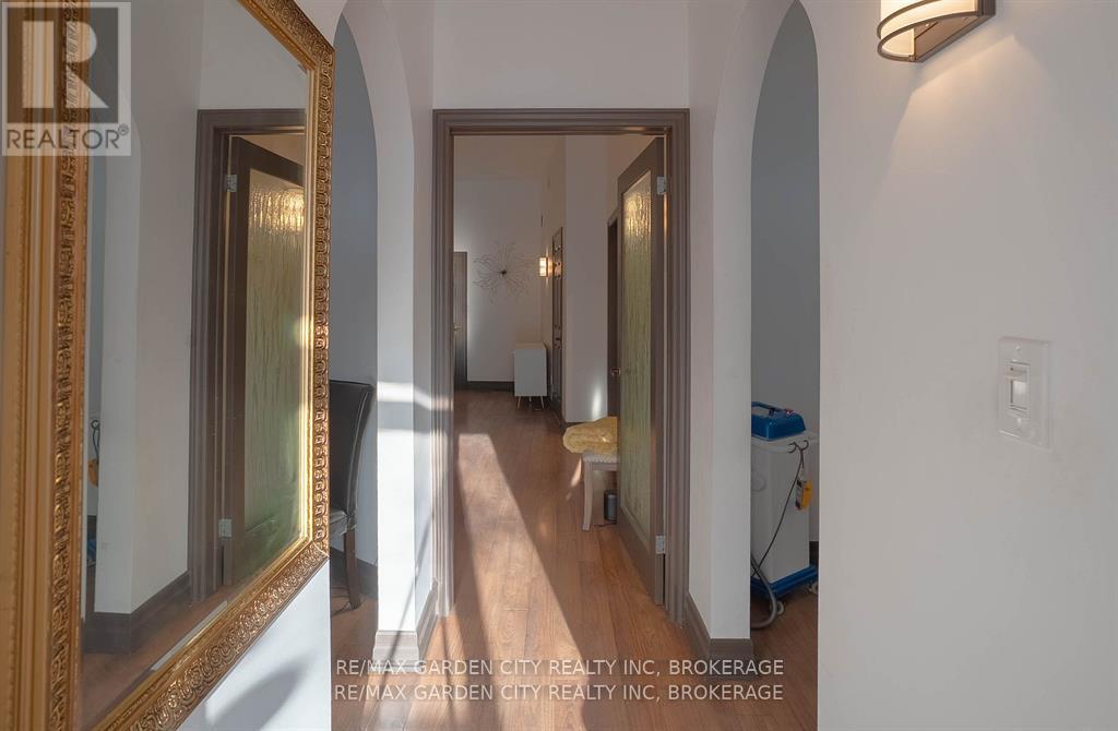 20 St. Paul Street, St. Catharines, Ontario  L2R 3M2 - Photo 9 - X12556030