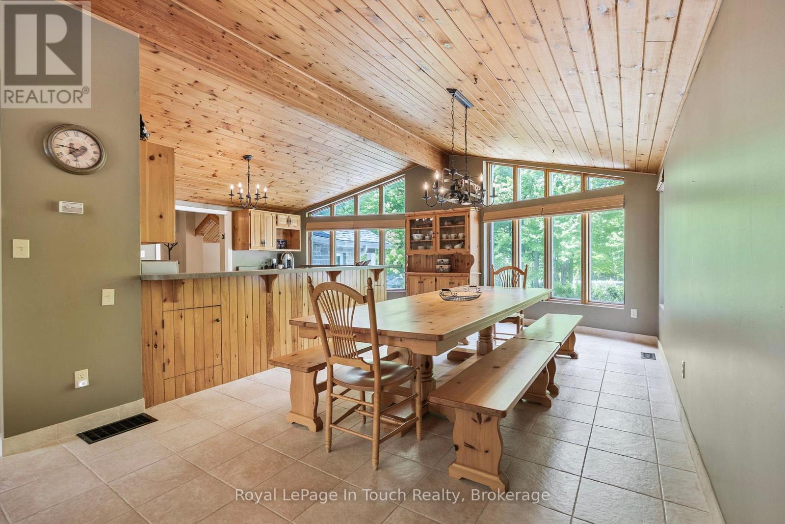 726 Pennorth Drive, Tiny, Ontario  L0L 2J0 - Photo 11 - S12555996