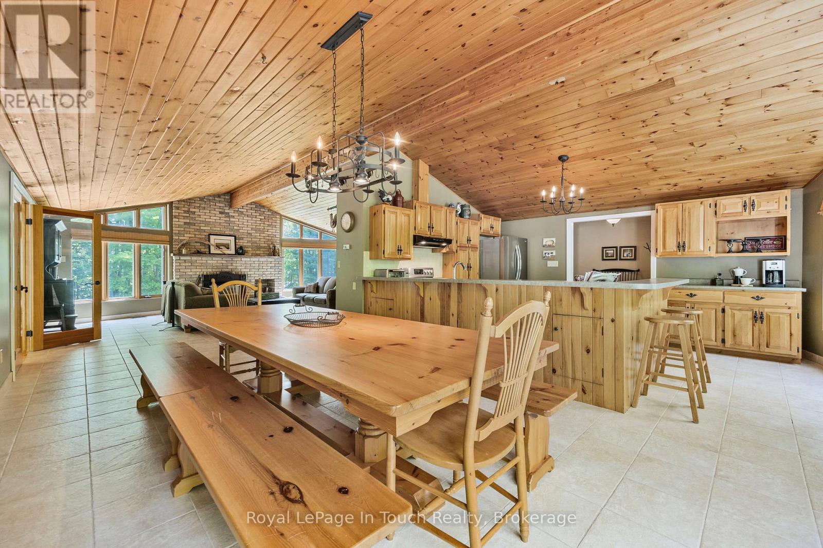 726 Pennorth Drive, Tiny, Ontario  L0L 2J0 - Photo 12 - S12555996