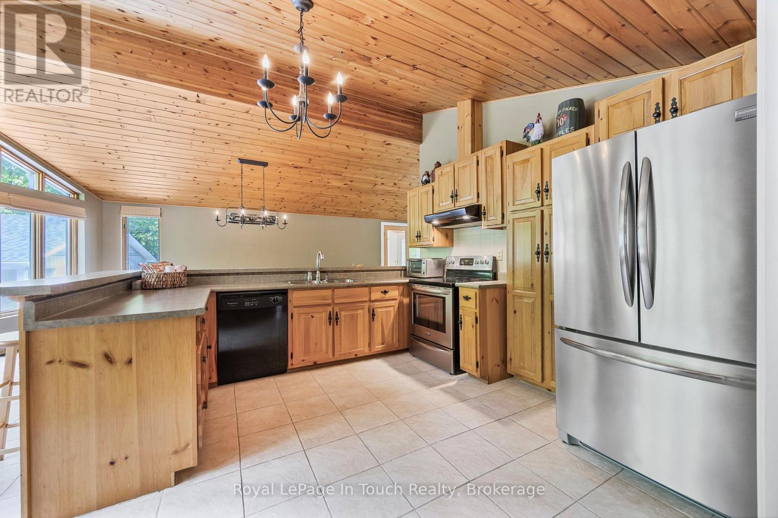 726 Pennorth Drive, Tiny, Ontario  L0L 2J0 - Photo 13 - S12555996