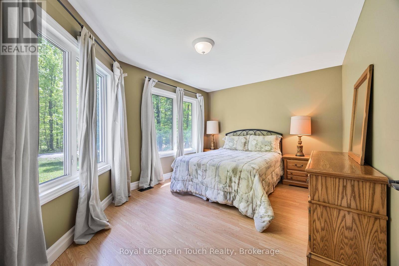 726 Pennorth Drive, Tiny, Ontario  L0L 2J0 - Photo 15 - S12555996