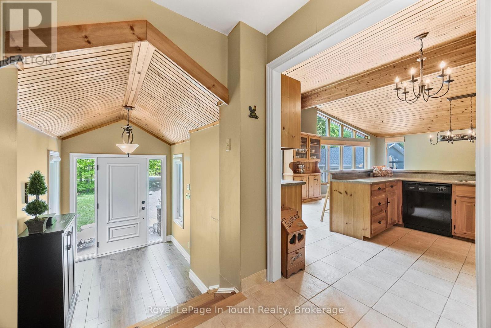 726 Pennorth Drive, Tiny, Ontario  L0L 2J0 - Photo 5 - S12555996