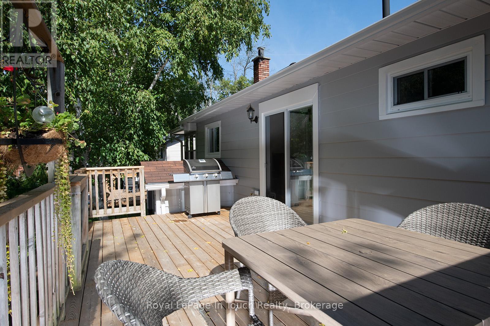 8 Cyril Martin Place, Severn (Coldwater), Ontario  L0K 1E0 - Photo 2 - S12556116