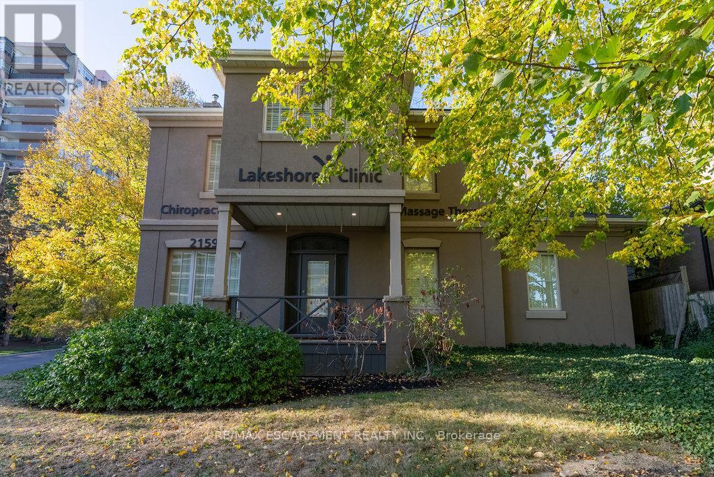 2159 Lakeshore Road, Burlington, Ontario  L7R 1A5 - Photo 2 - W12555824