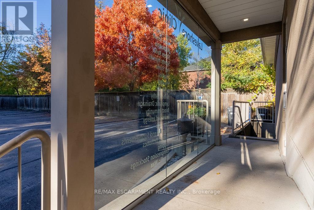 2159 Lakeshore Road, Burlington, Ontario  L7R 1A5 - Photo 5 - W12555824